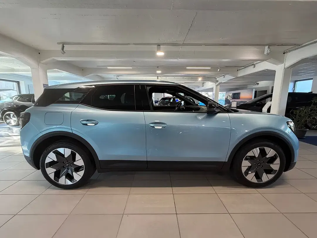 Ford Explorer - Thumbnail 6
