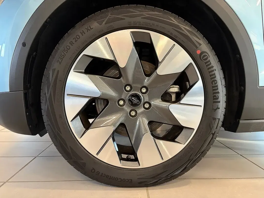 Ford Explorer - Thumbnail 9