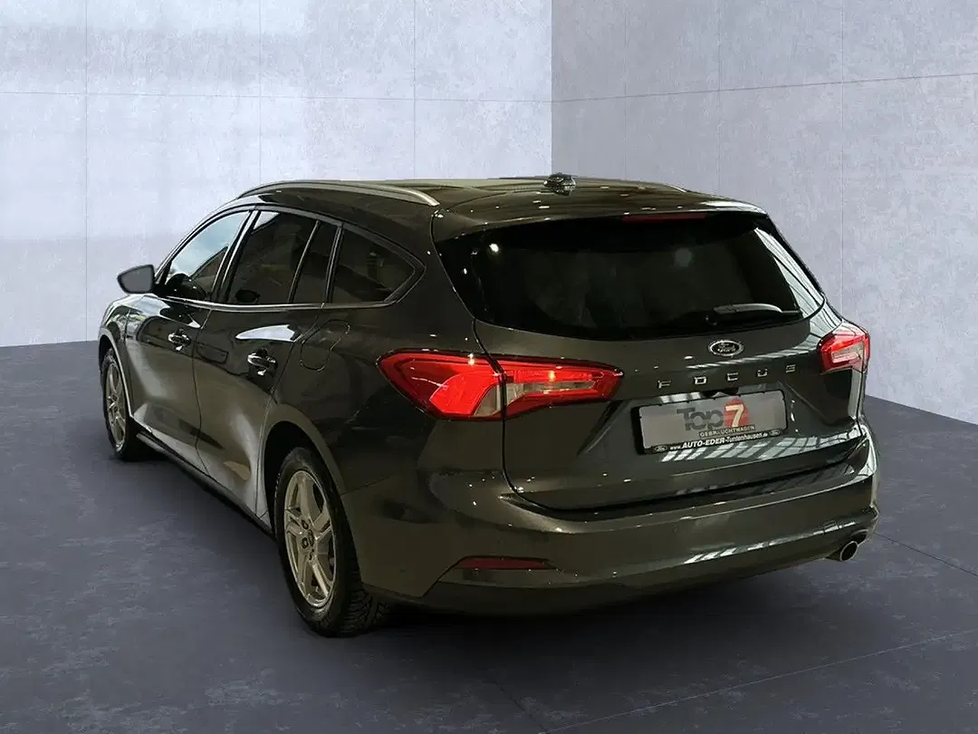 Ford Focus - Thumbnail 3