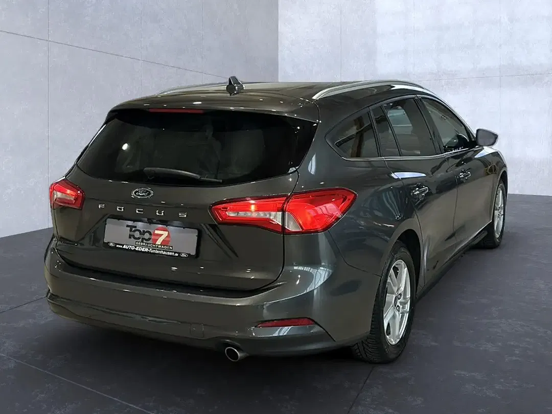 Ford Focus - Thumbnail 4
