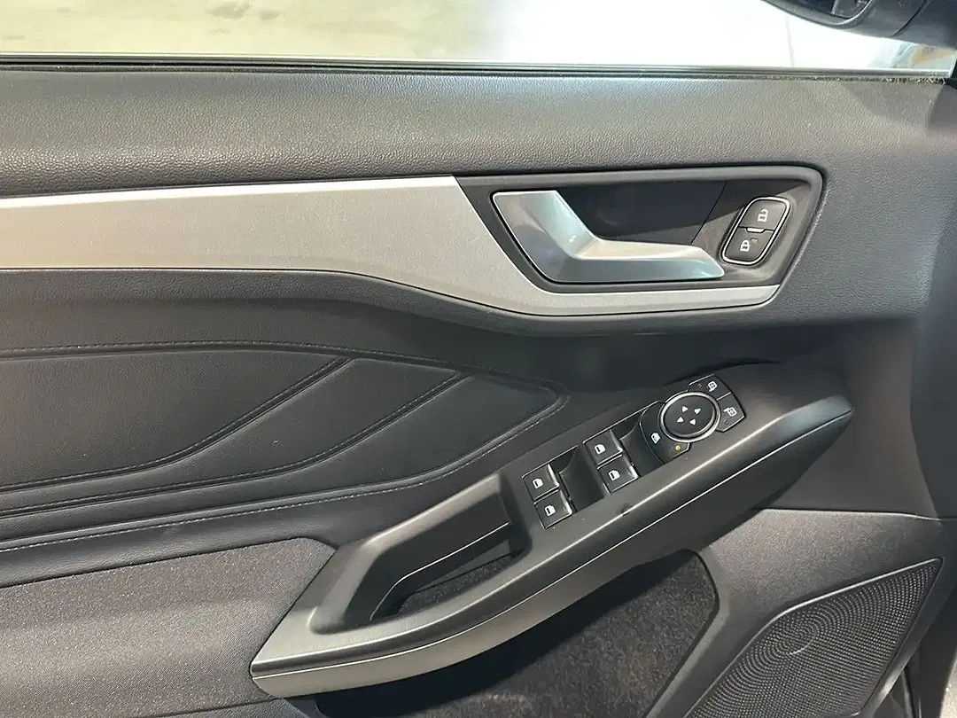 Ford Focus - Thumbnail 7