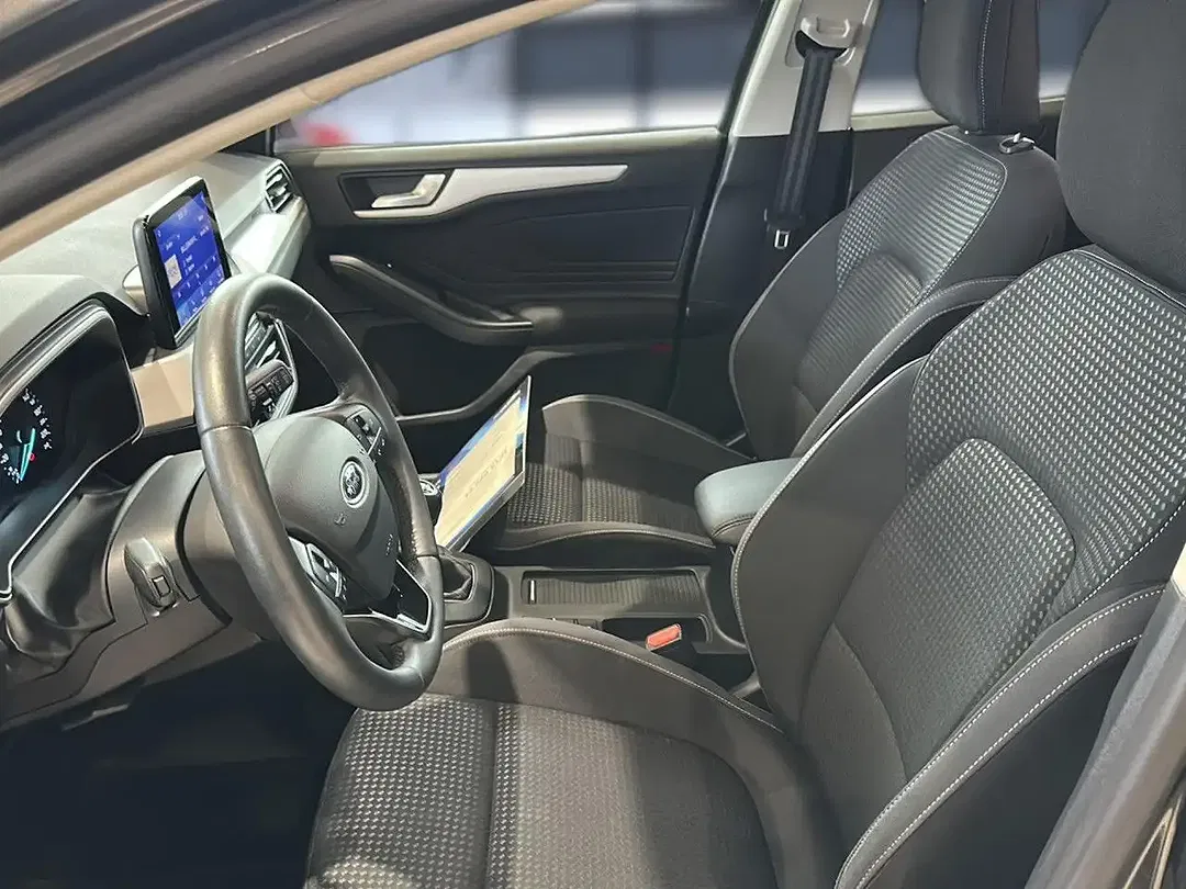 Ford Focus - Thumbnail 8