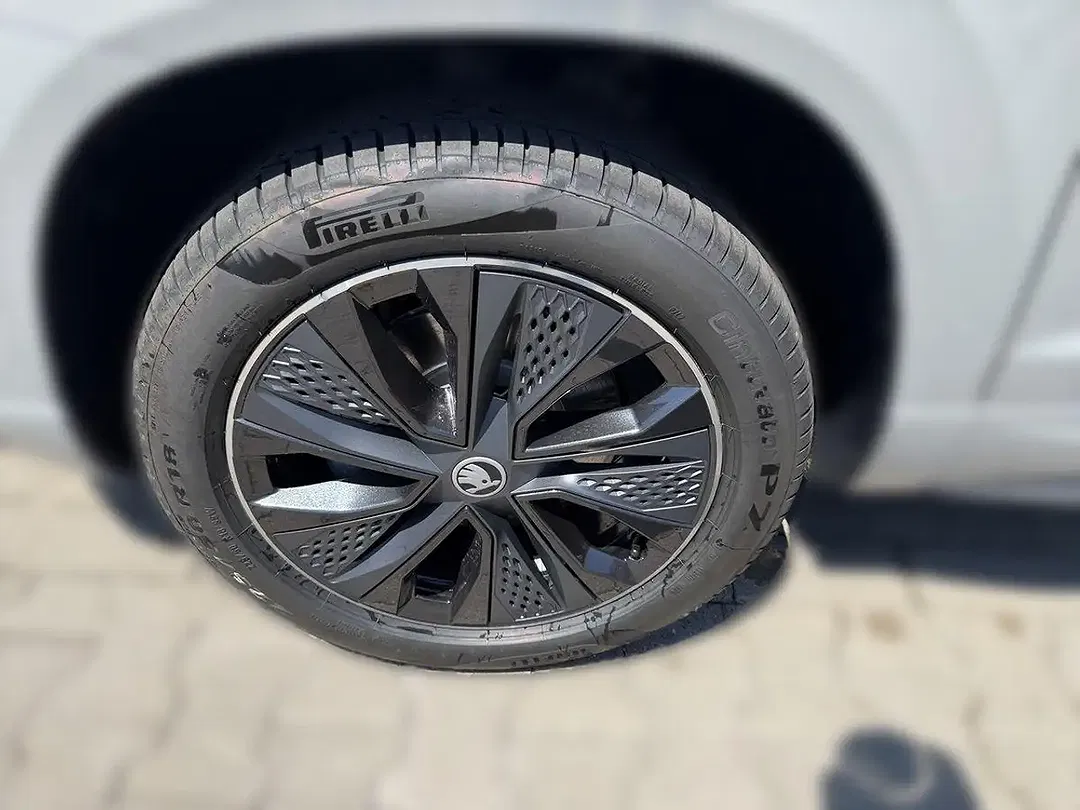 Skoda Karoq - Thumbnail 8