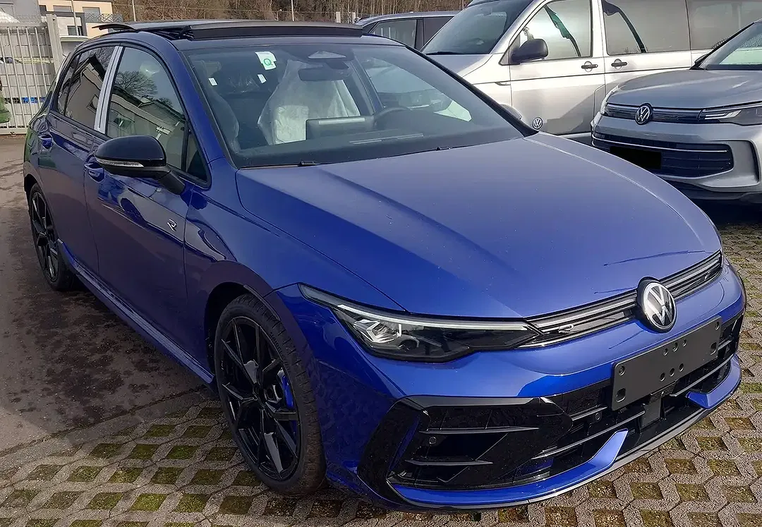 Volkswagen Golf R - Thumbnail 1