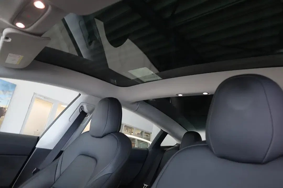 Tesla Model 3 - Thumbnail 12