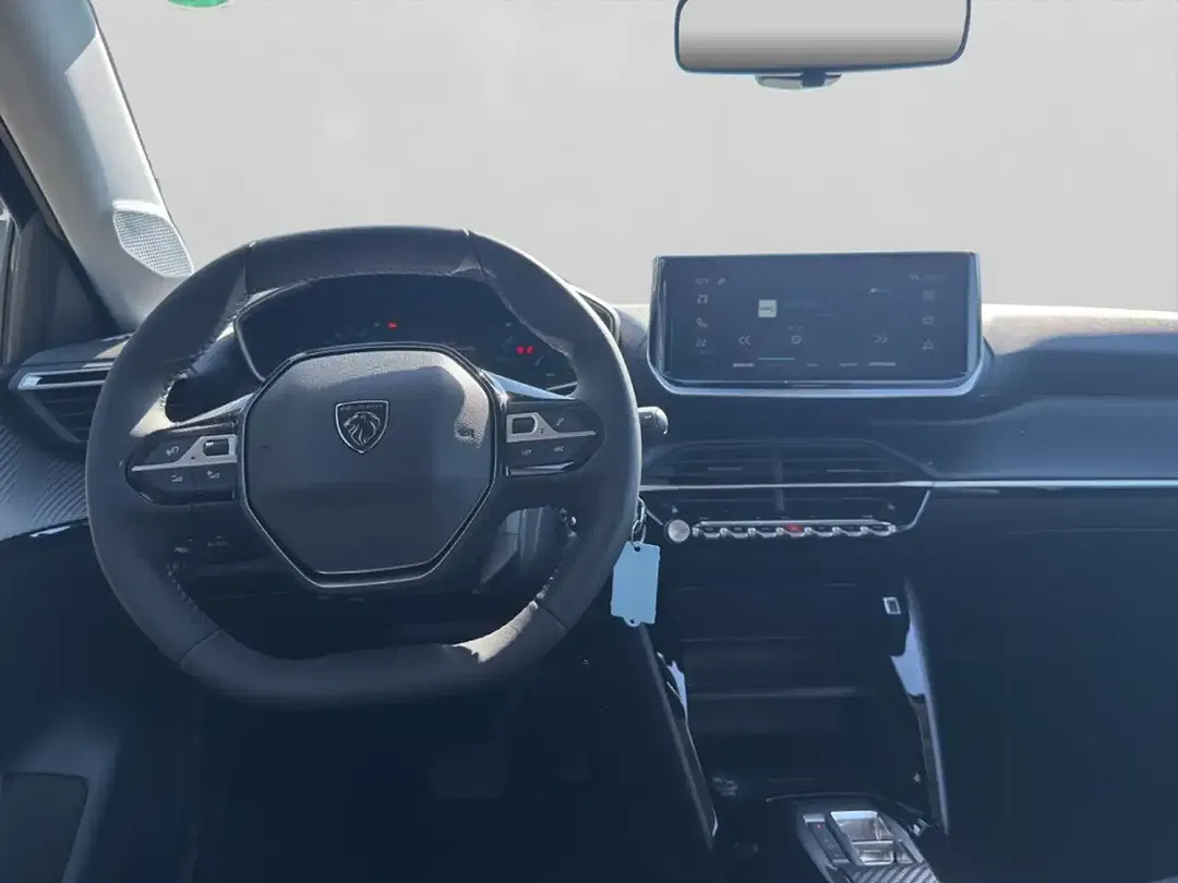 Peugeot 208 - Thumbnail 11