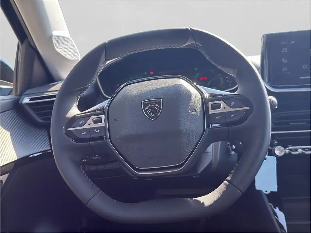 Peugeot 208 - Thumbnail 12