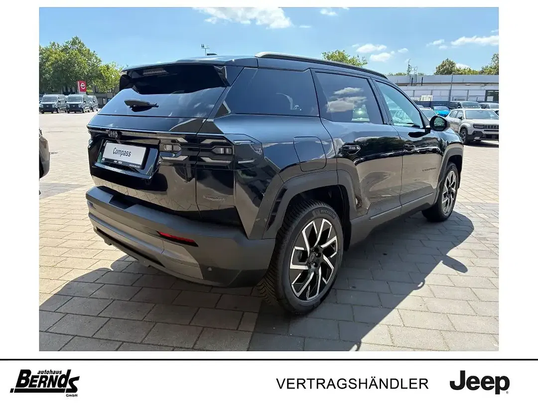 Jeep Compass - Thumbnail 3