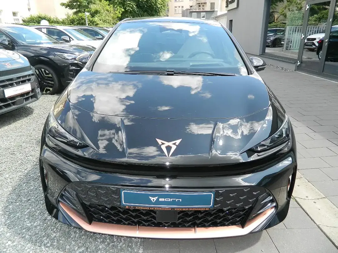 CUPRA Born - Thumbnail 2
