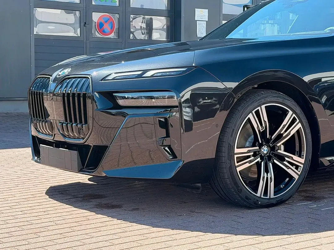 BMW 740 - Thumbnail 9