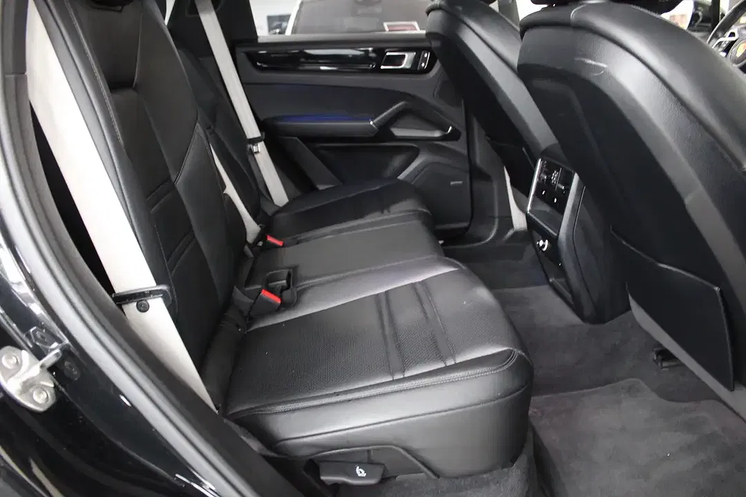 Porsche Cayenne - Thumbnail 12