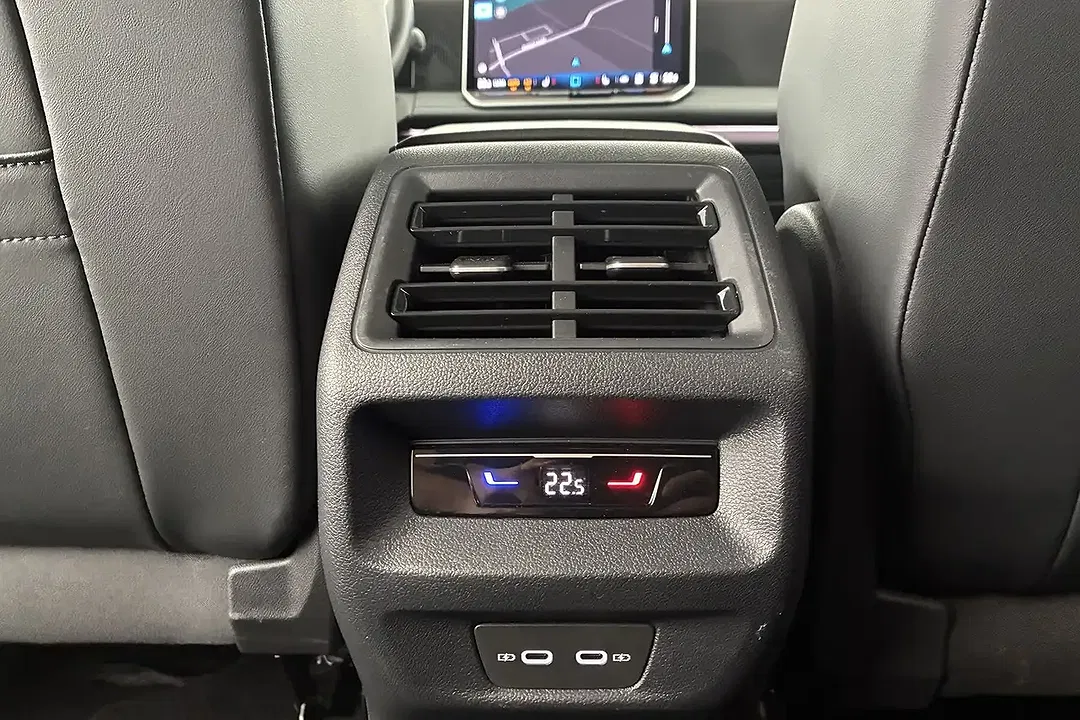 Volkswagen Tiguan - Thumbnail 16