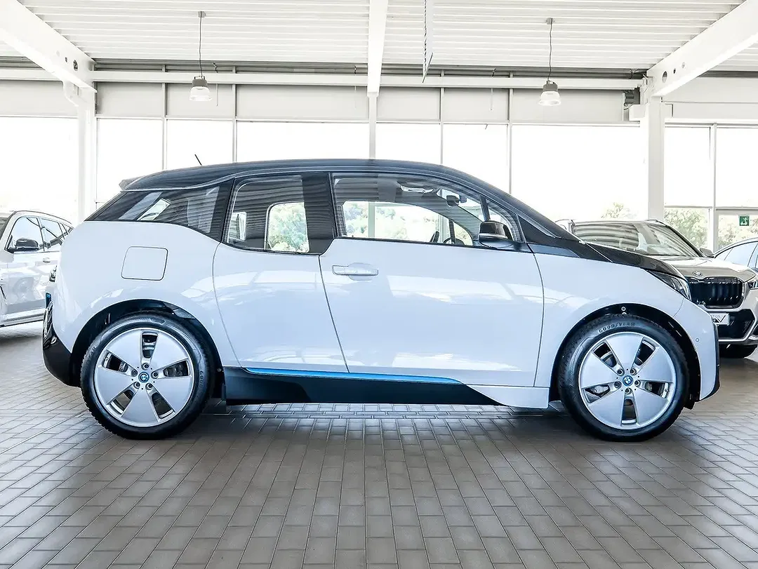 BMW i3 - Thumbnail 11