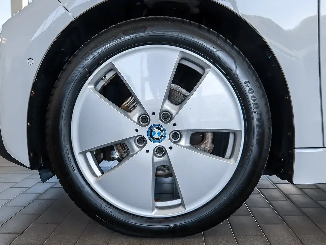 BMW i3 - Thumbnail 4