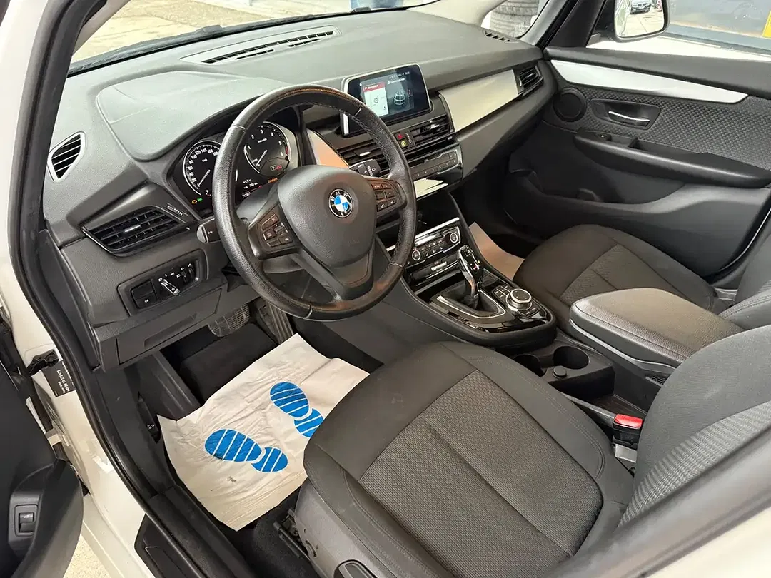 BMW 218 - Thumbnail 9