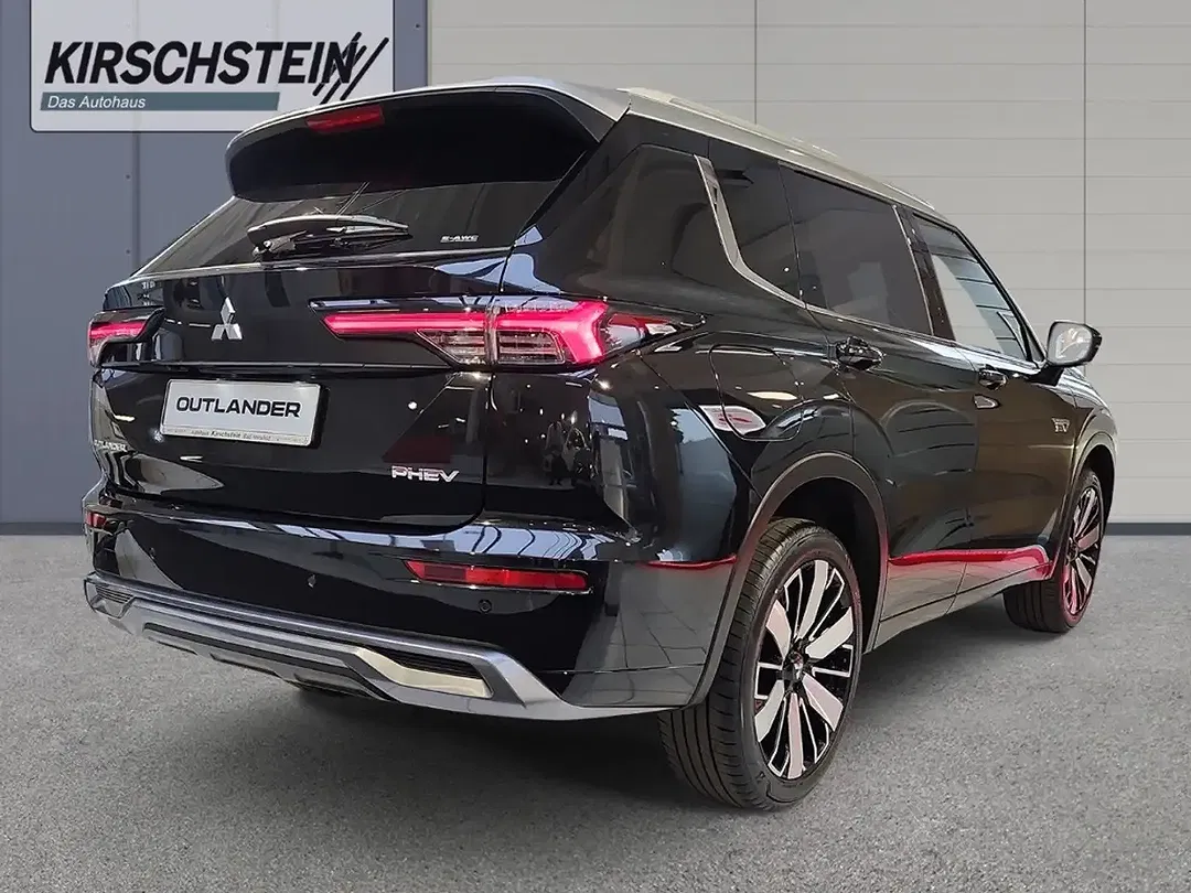 Mitsubishi Outlander - Thumbnail 3