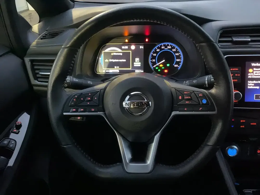 Nissan Leaf - Thumbnail 13