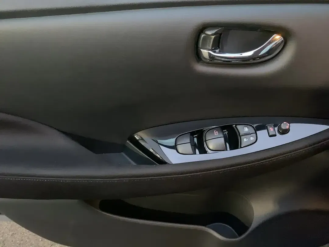 Nissan Leaf - Thumbnail 14