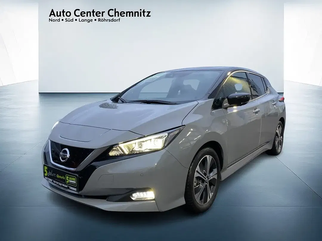 Nissan Leaf - Thumbnail 3