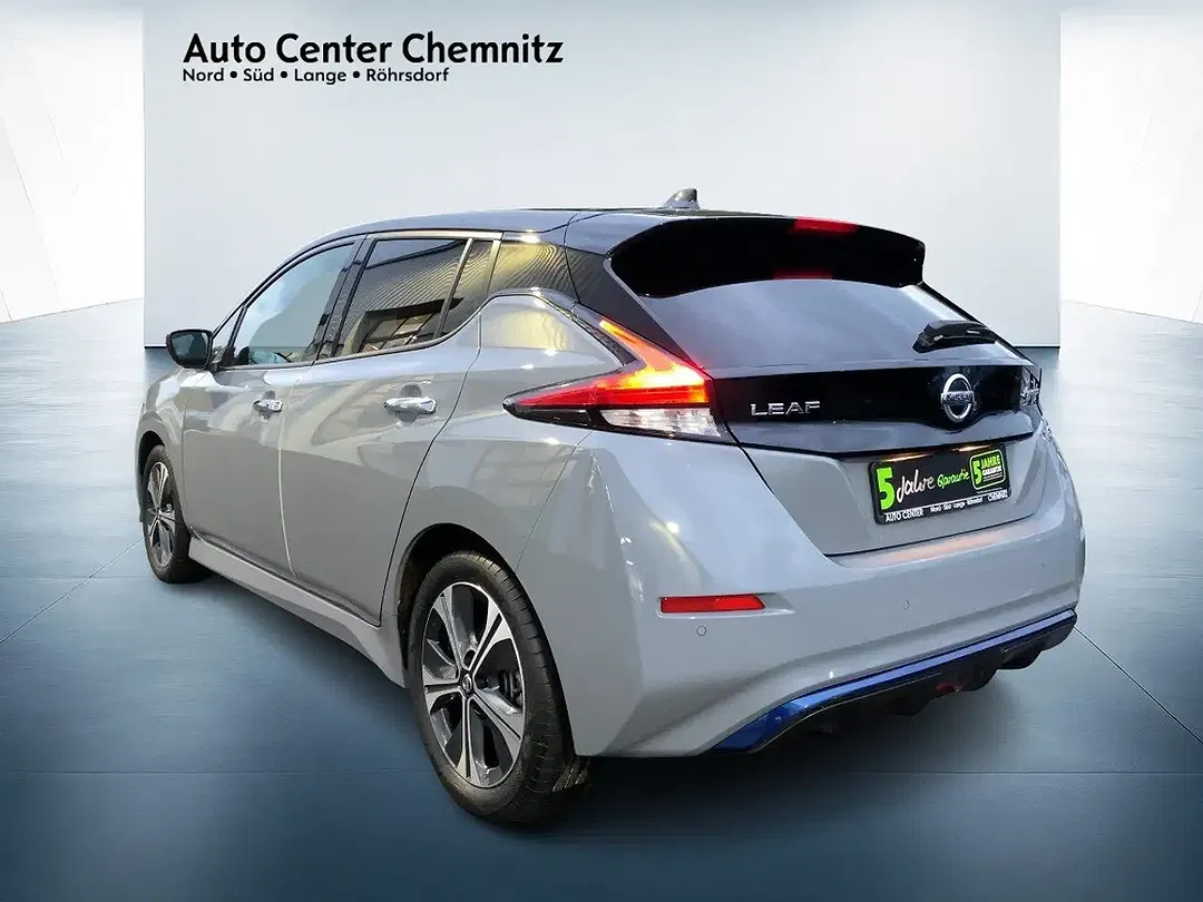 Nissan Leaf - Thumbnail 5