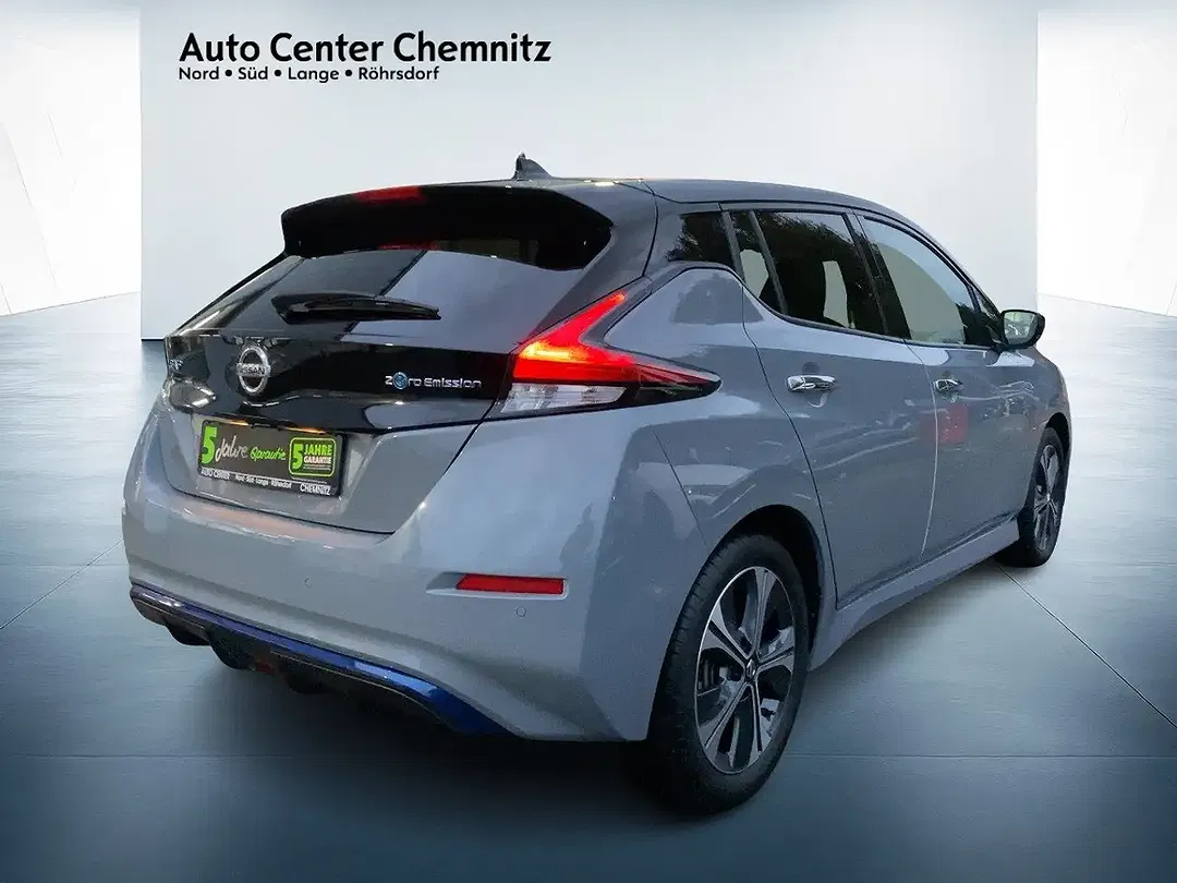 Nissan Leaf - Thumbnail 6