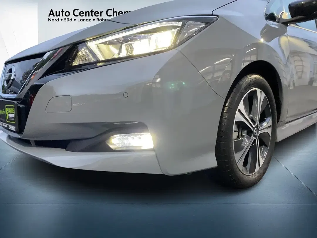 Nissan Leaf - Thumbnail 8