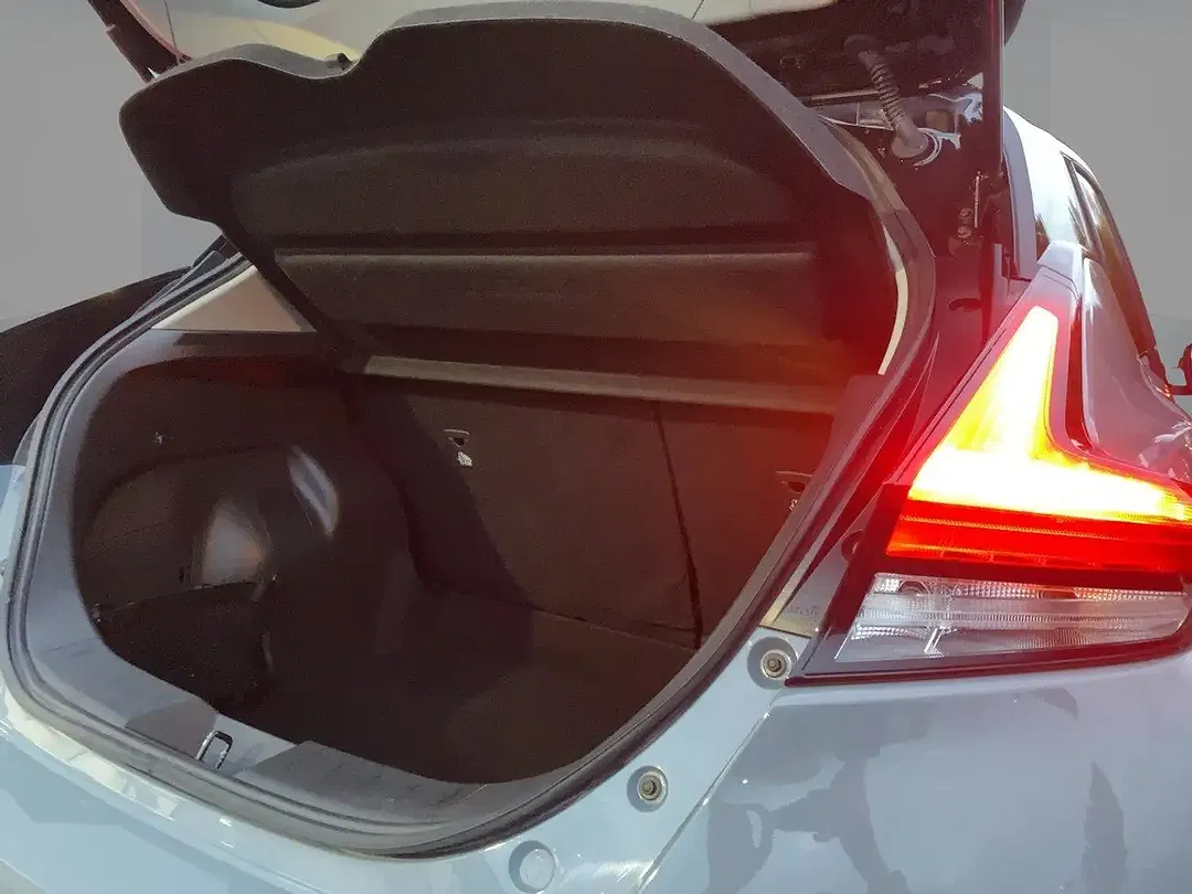 Nissan Leaf - Thumbnail 9