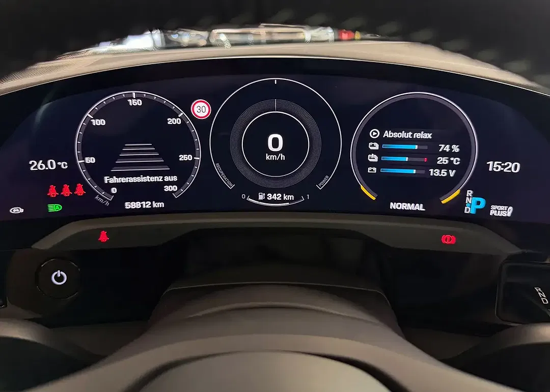 Porsche Taycan - Thumbnail 17