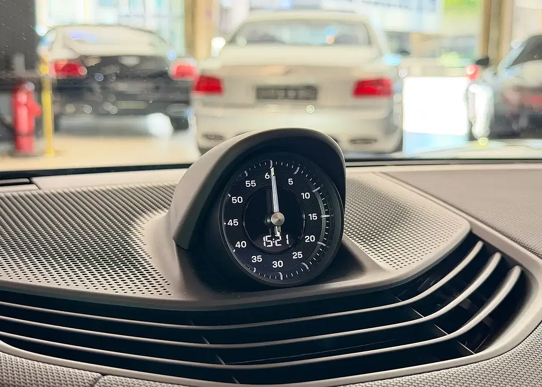 Porsche Taycan - Thumbnail 20