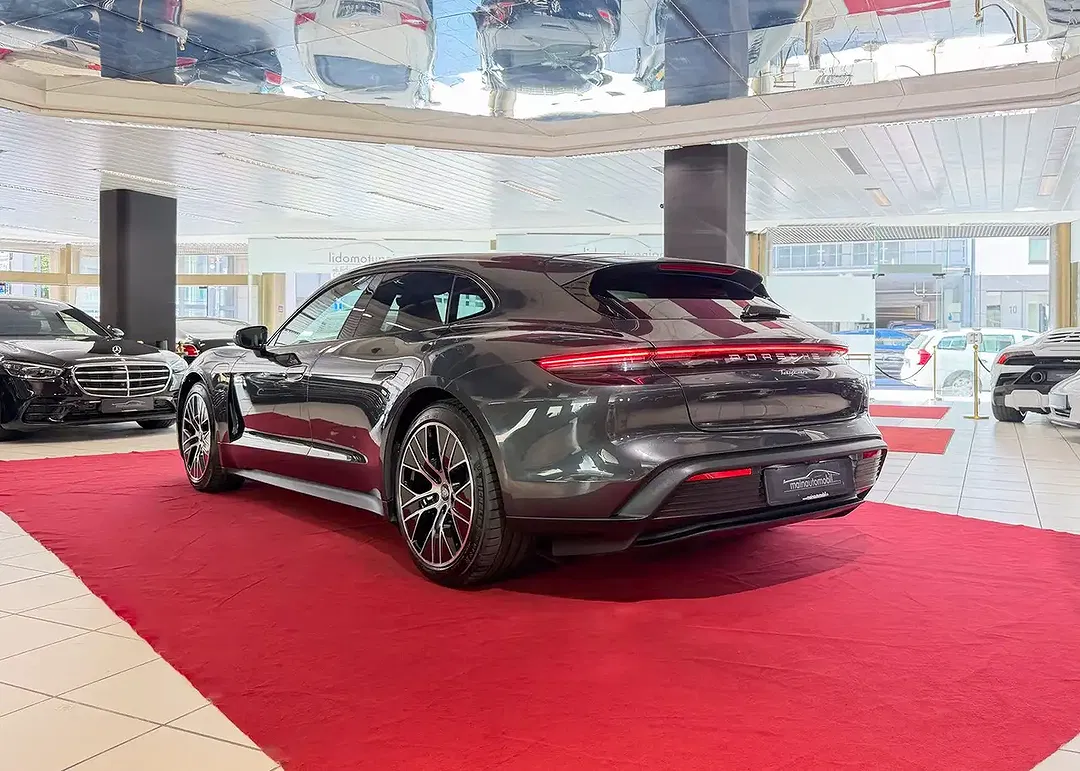 Porsche Taycan - Thumbnail 5