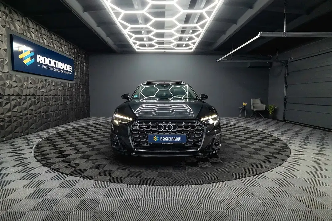 Audi A8 - Thumbnail 3