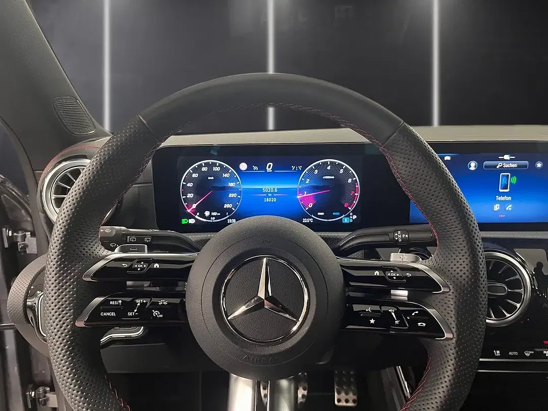 Mercedes-Benz CLA 180 - Thumbnail 8