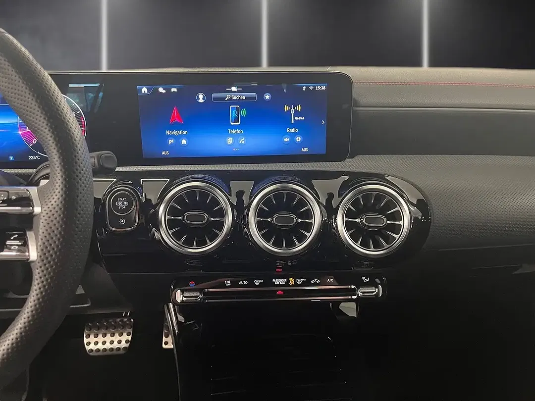Mercedes-Benz CLA 180 - Thumbnail 9
