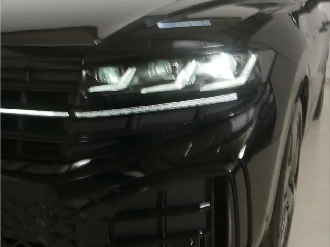Volkswagen Touareg - Thumbnail 4