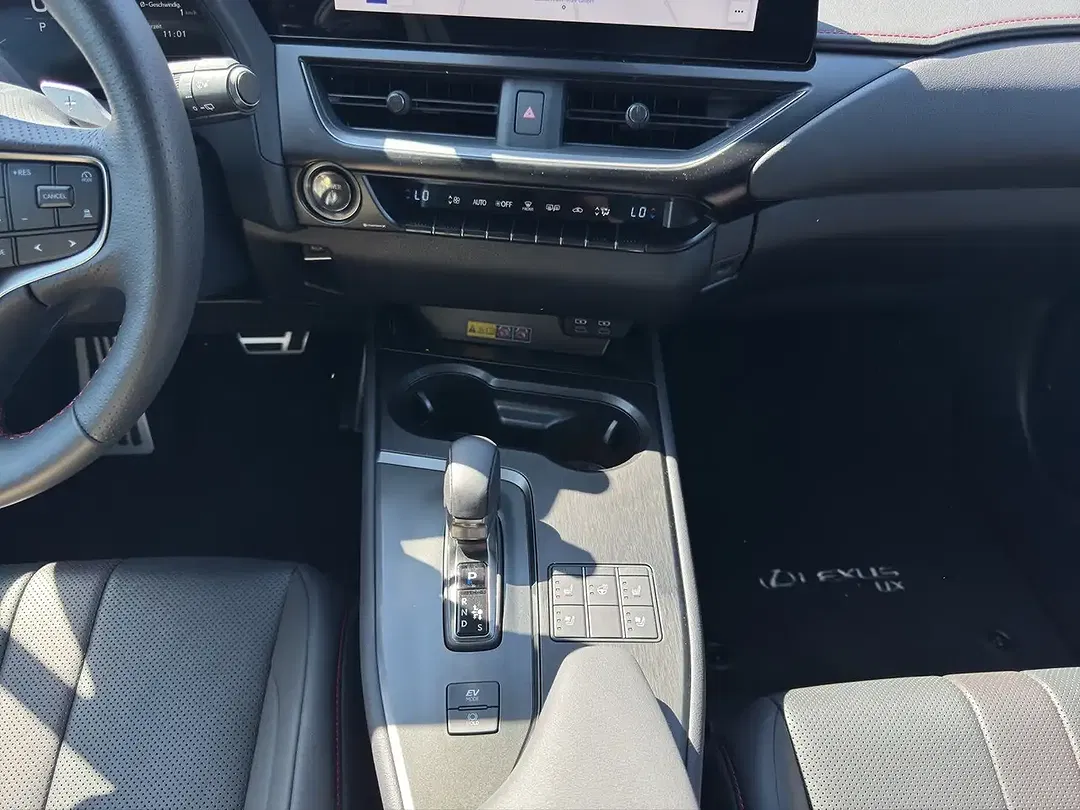 Lexus UX 250h - Thumbnail 14