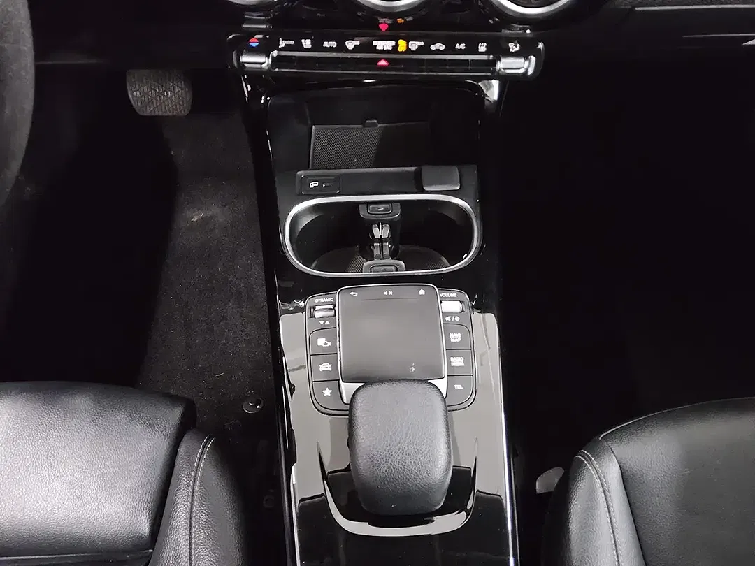 Mercedes-Benz CLA 250 - Thumbnail 4