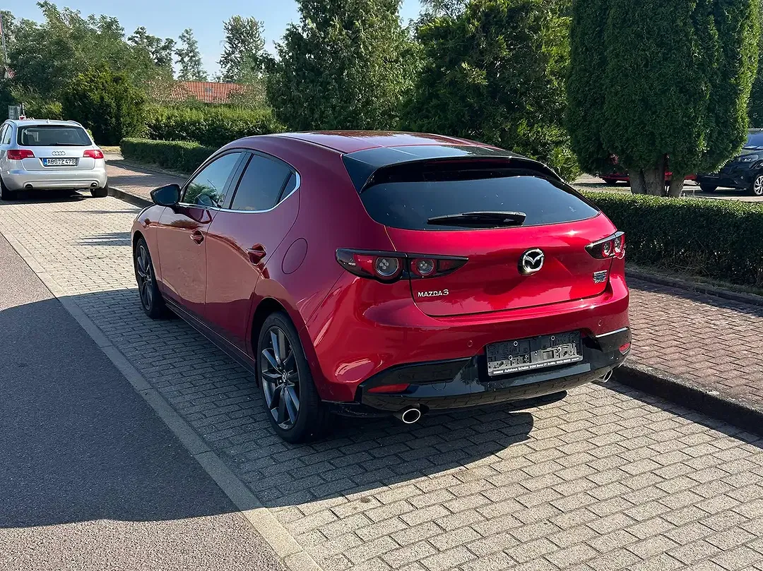 Mazda 3 - Thumbnail 5