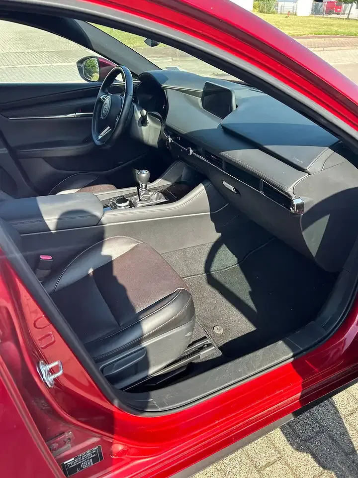 Mazda 3 - Thumbnail 8