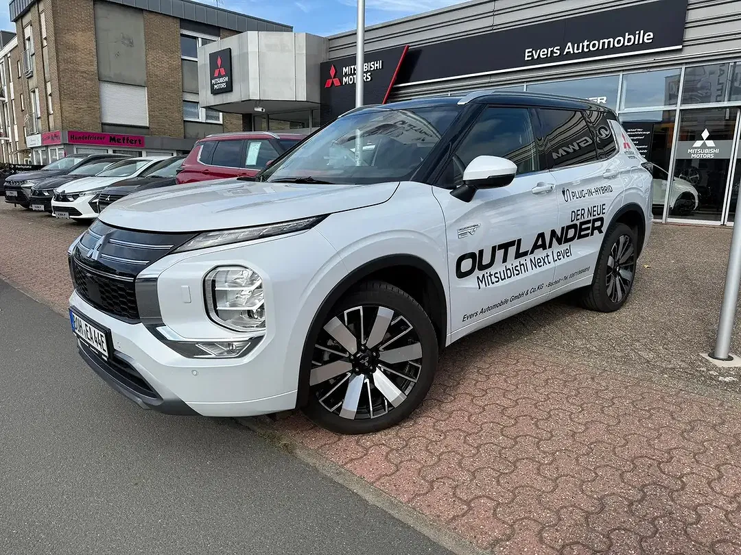 Mitsubishi Outlander - Thumbnail 2