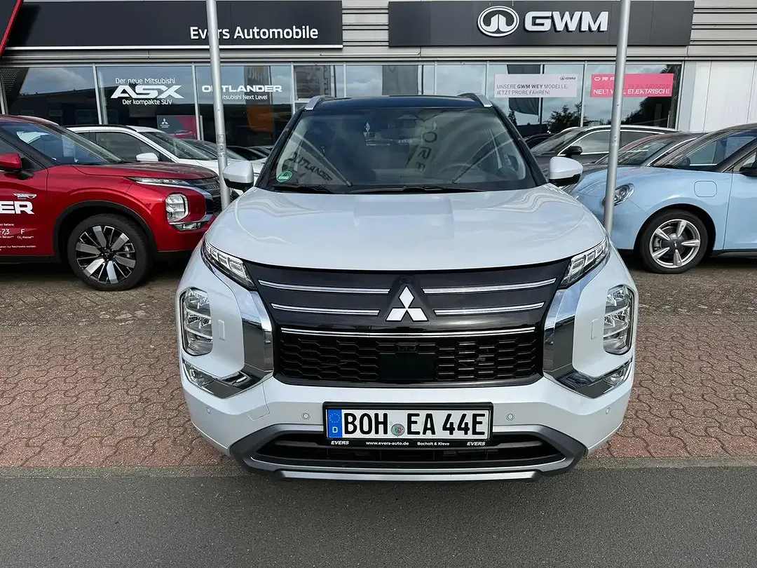 Mitsubishi Outlander - Thumbnail 3