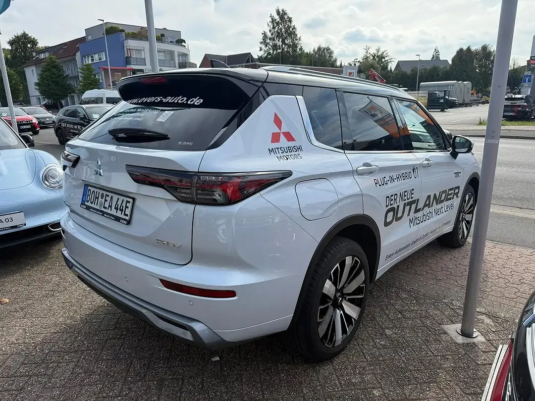 Mitsubishi Outlander - Thumbnail 5