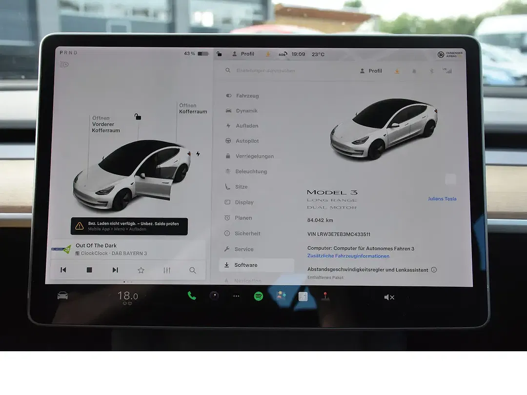 Tesla Model 3 - Thumbnail 13