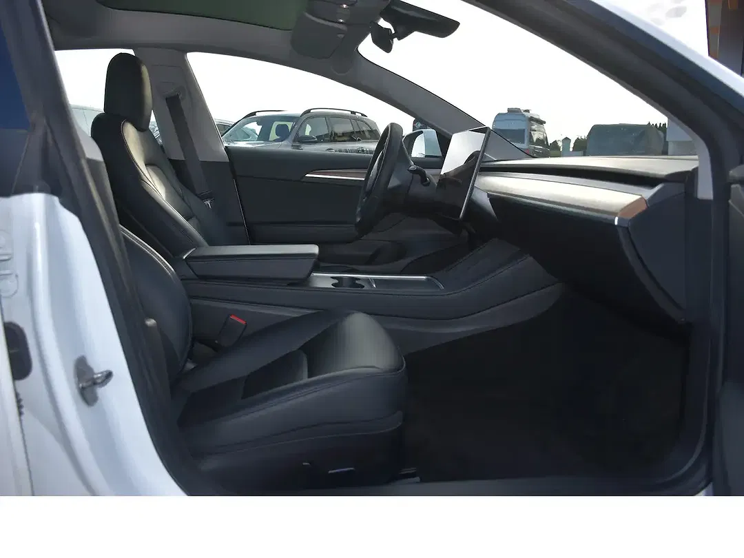 Tesla Model 3 - Thumbnail 7