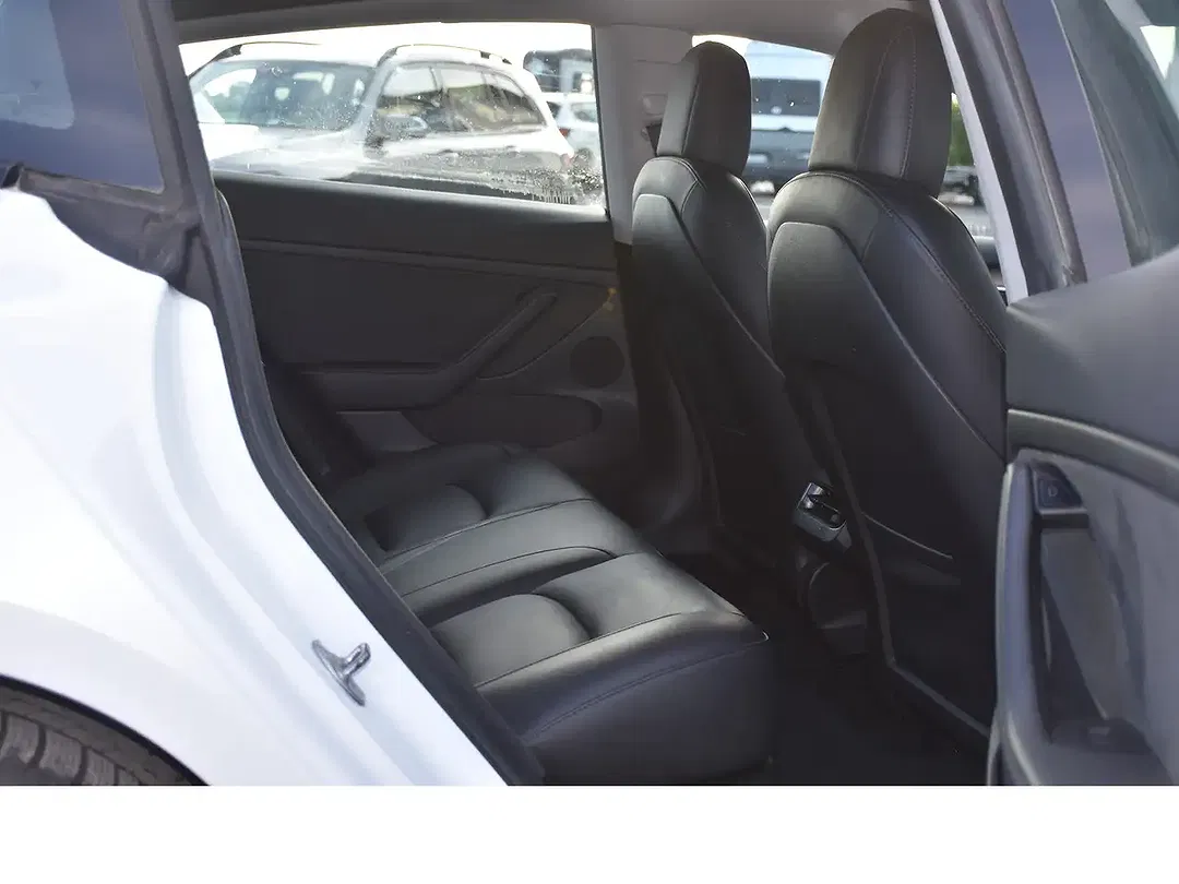 Tesla Model 3 - Thumbnail 8