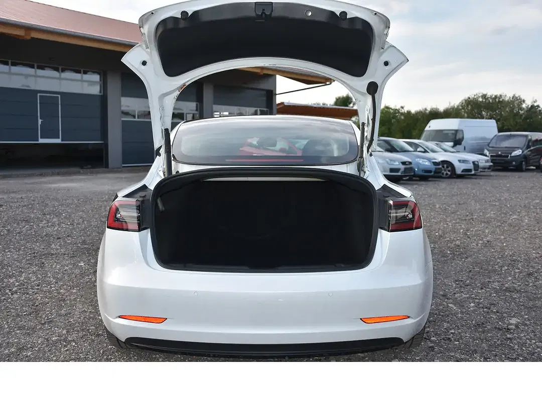 Tesla Model 3 - Thumbnail 9