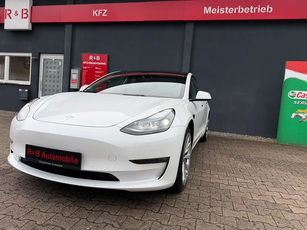 Tesla Model 3 - Afbeelding 1