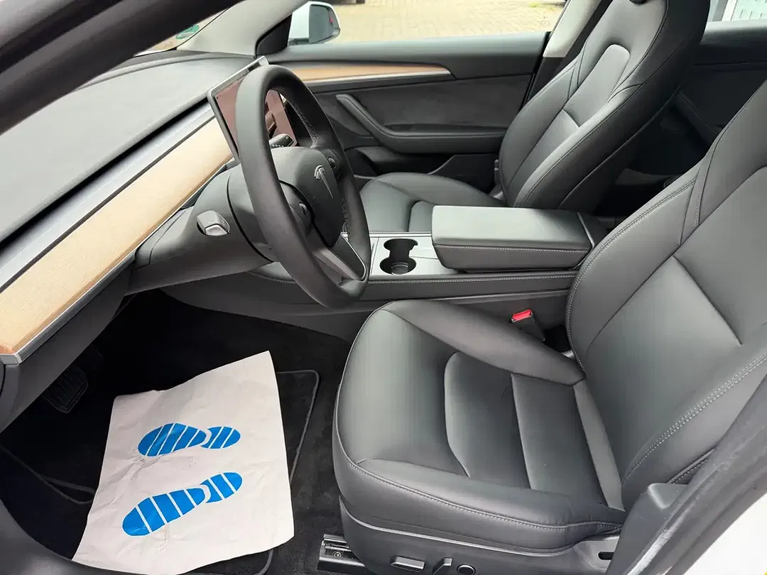 Tesla Model 3 - Thumbnail 12