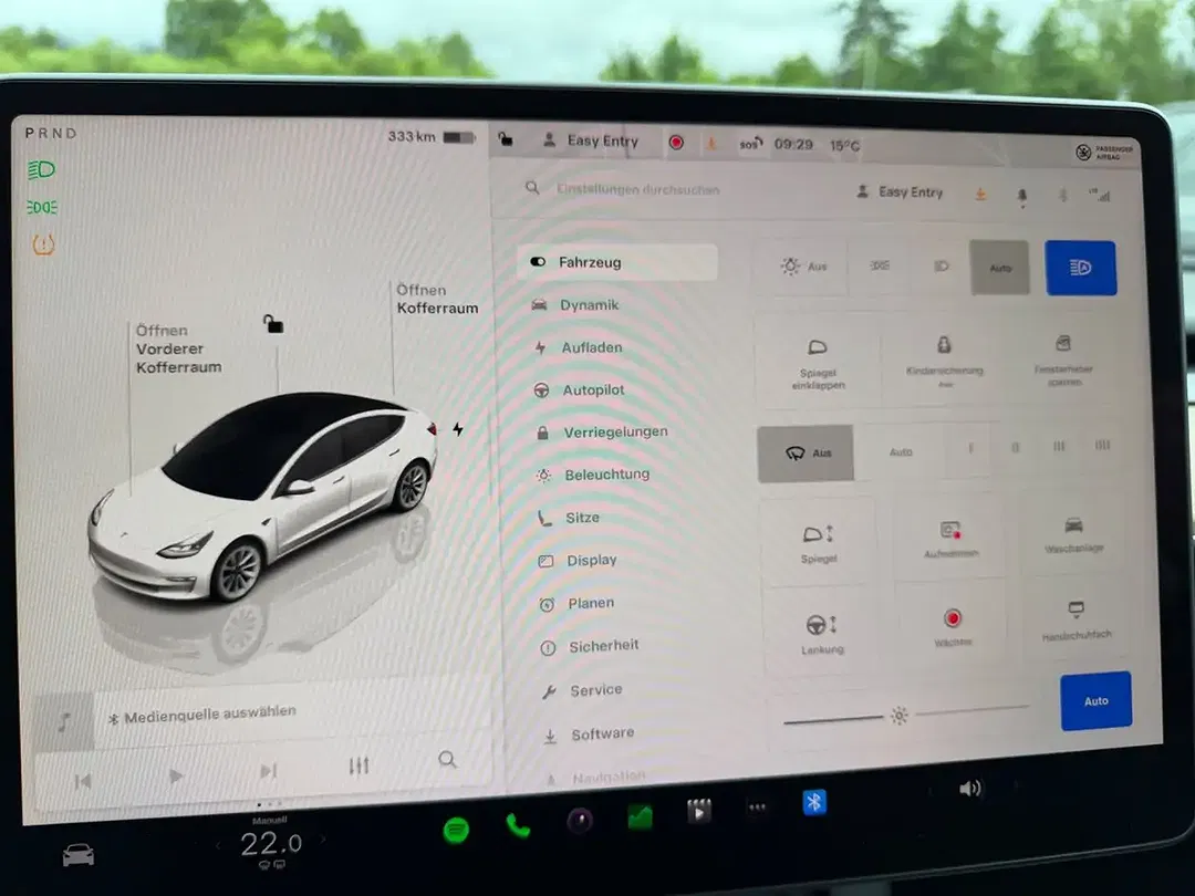 Tesla Model 3 - Thumbnail 14