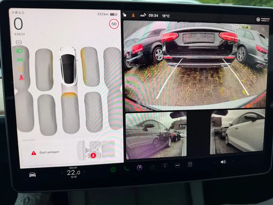 Tesla Model 3 - Thumbnail 19