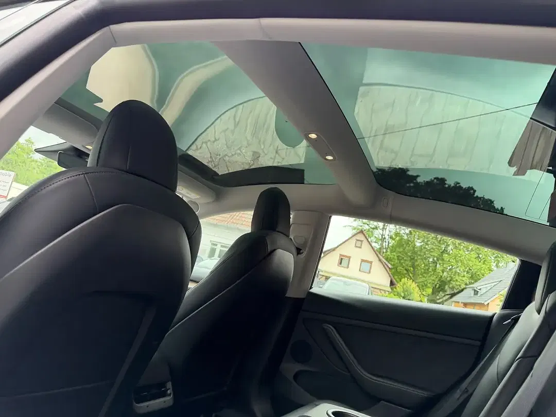 Tesla Model 3 - Thumbnail 7